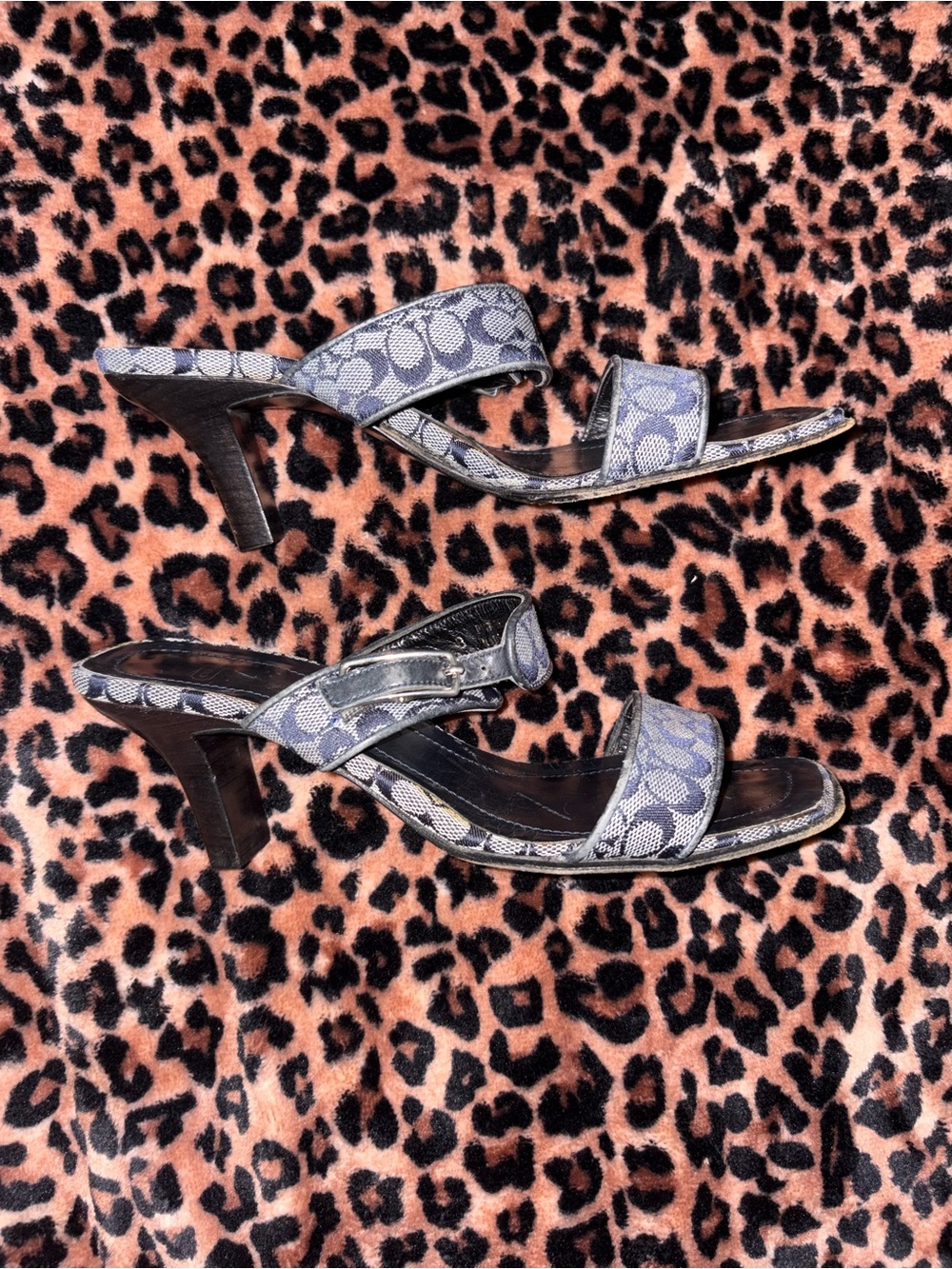 Coach Vintage Kitten Heel Sandals in Gray/navy size:6